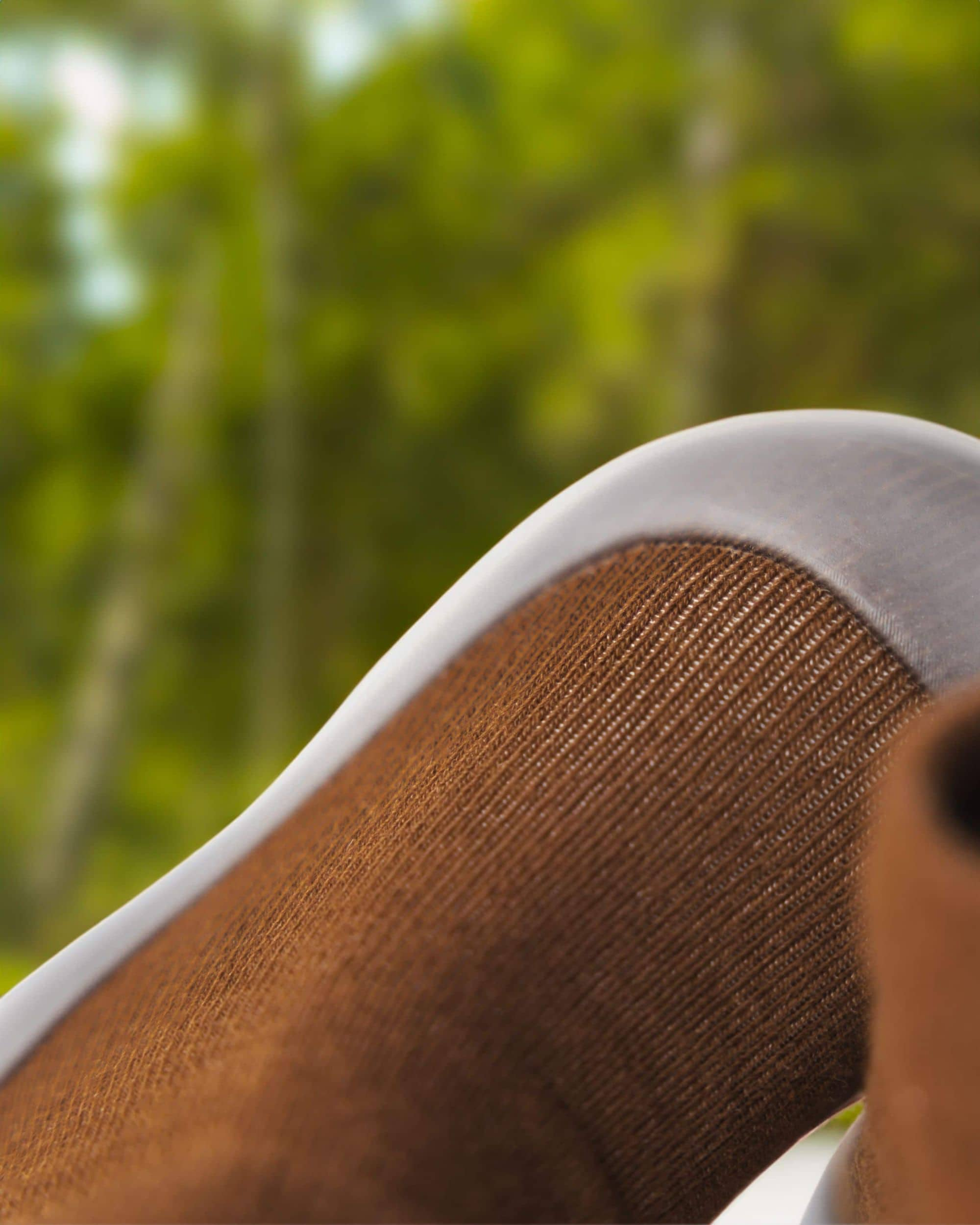 Nærbillede af Minifus signatur begyndersko i brune nuancer med fleksibel sål og blød overdel.