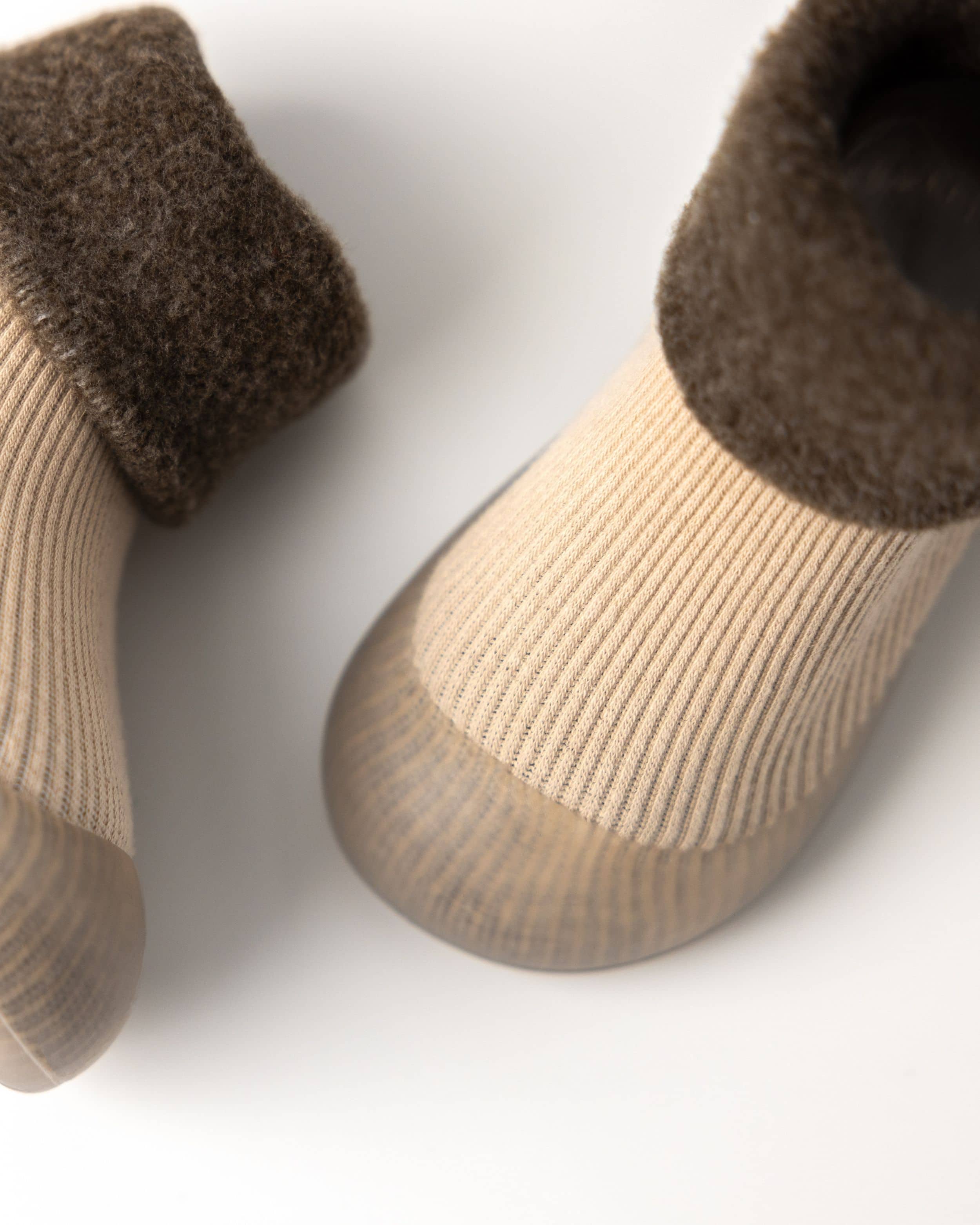 Brune prewalker vintersko med ribbet tekstur og varmt fór.