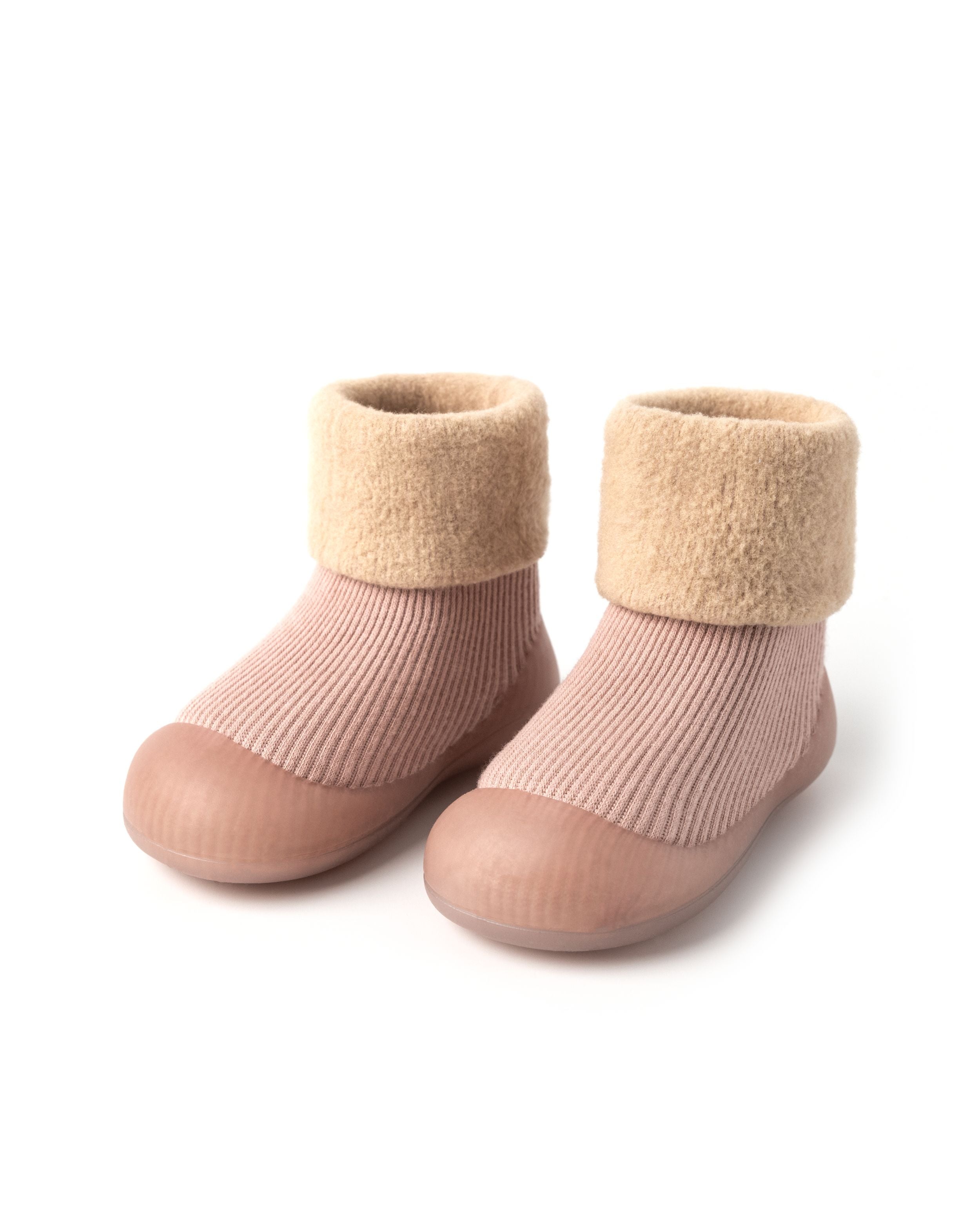 Lyserøde vinter begyndersko til baby med blødt fór og skridsikker sål.