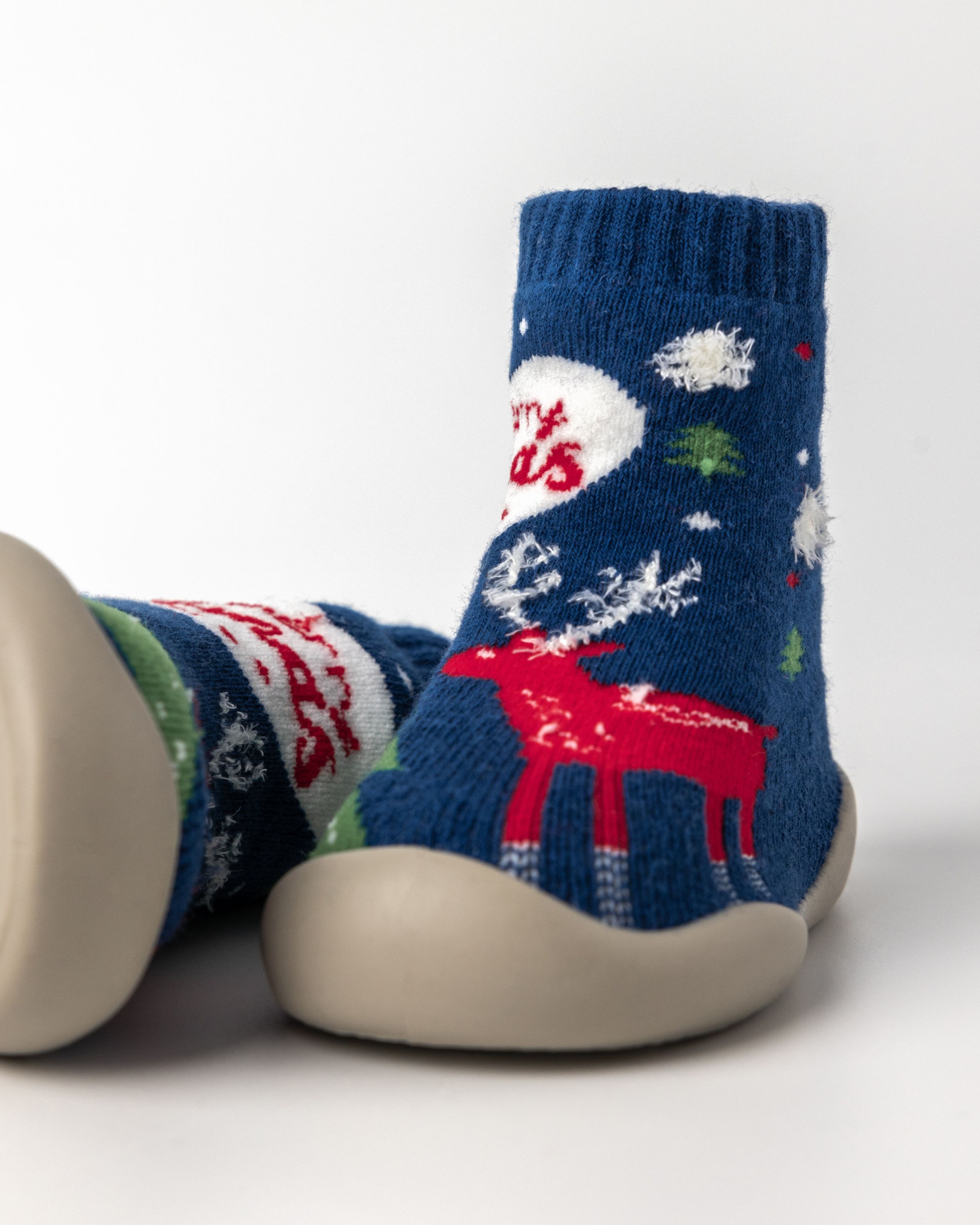 Blå julesko til børn med rød rensdyrmotiv og skridsikker sål